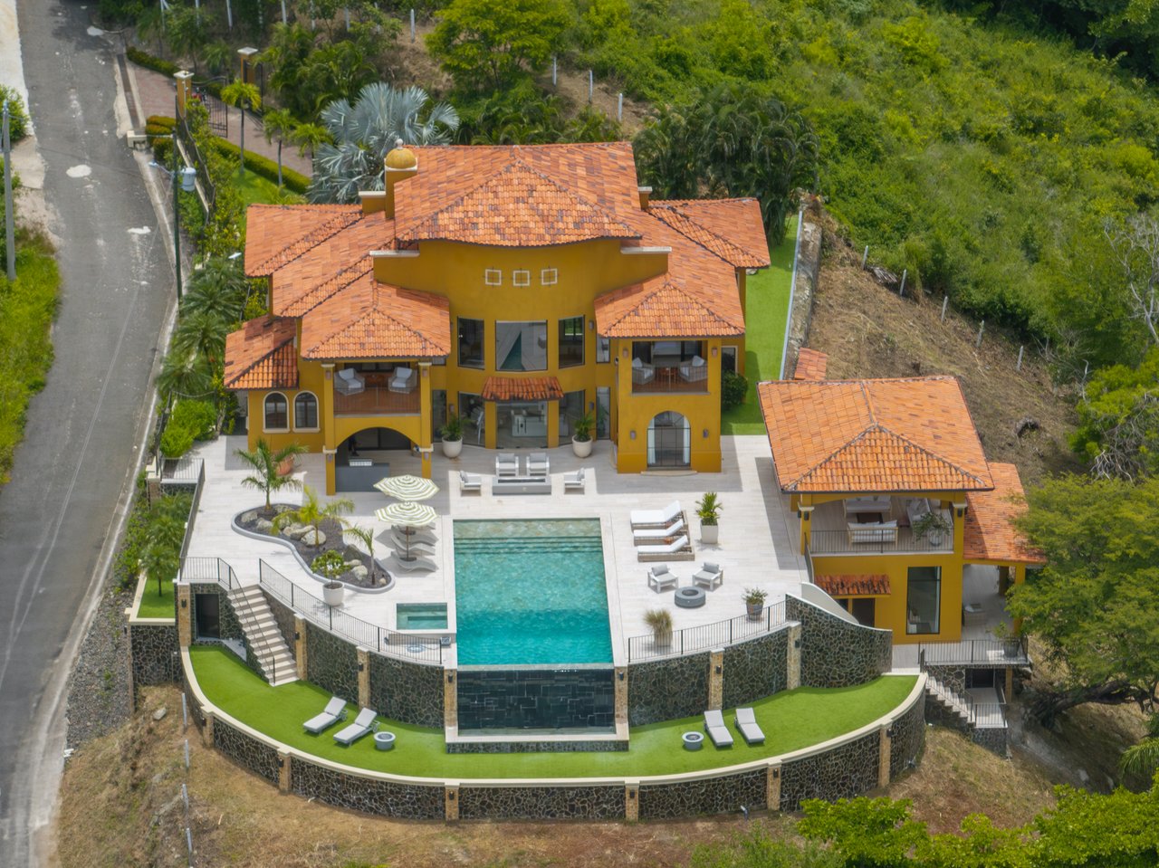Casa Loro - Luxury Estate