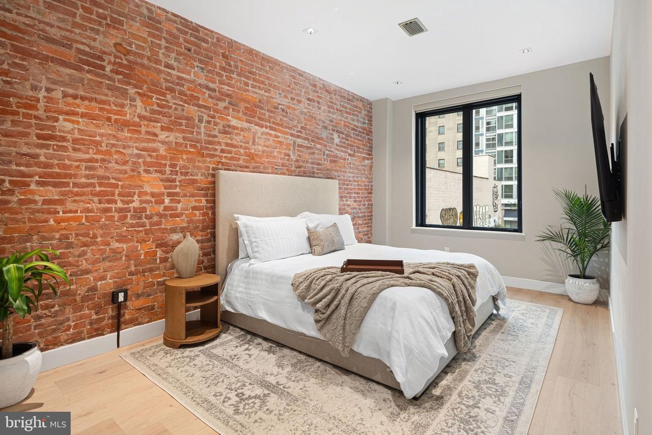 2017 Sansom St, Philadelphia, PA 19103