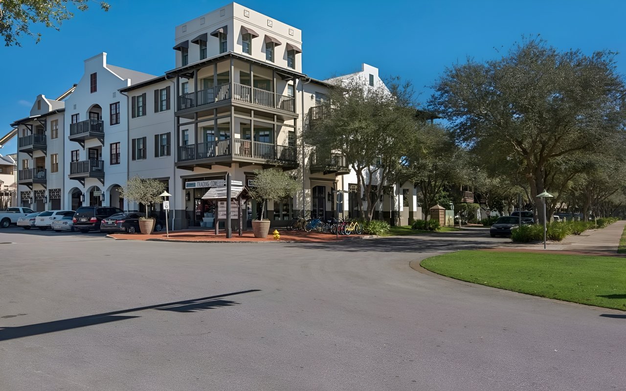 Tastefully Appointed Loft Retreat Overlooking Rosemary Beach's Town Square