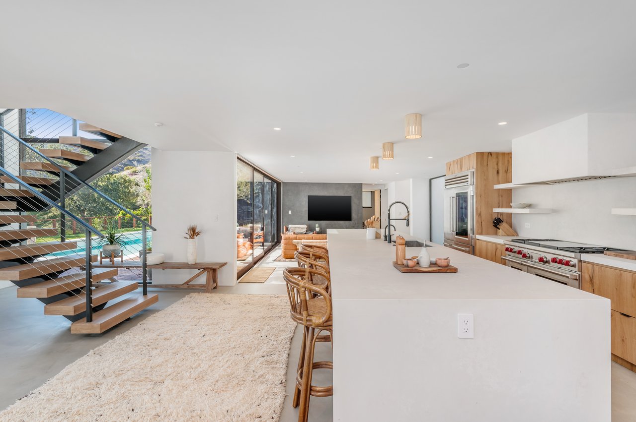 3226 Serra Rd, Malibu