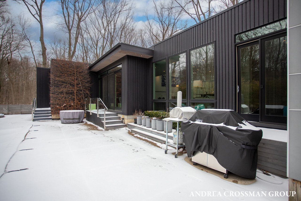 6919 Bendemeer Drive