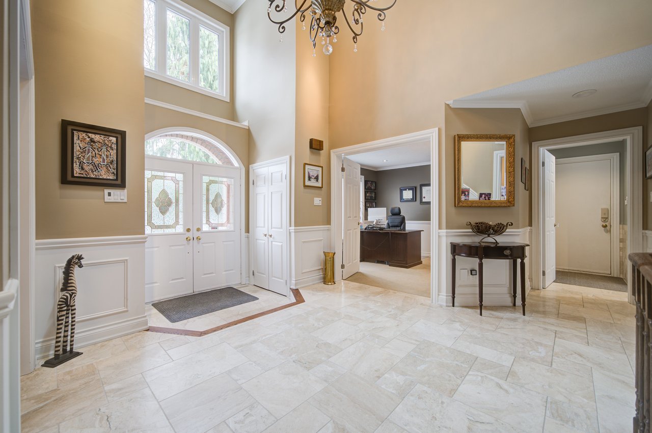 1296 Mapleridge Cres