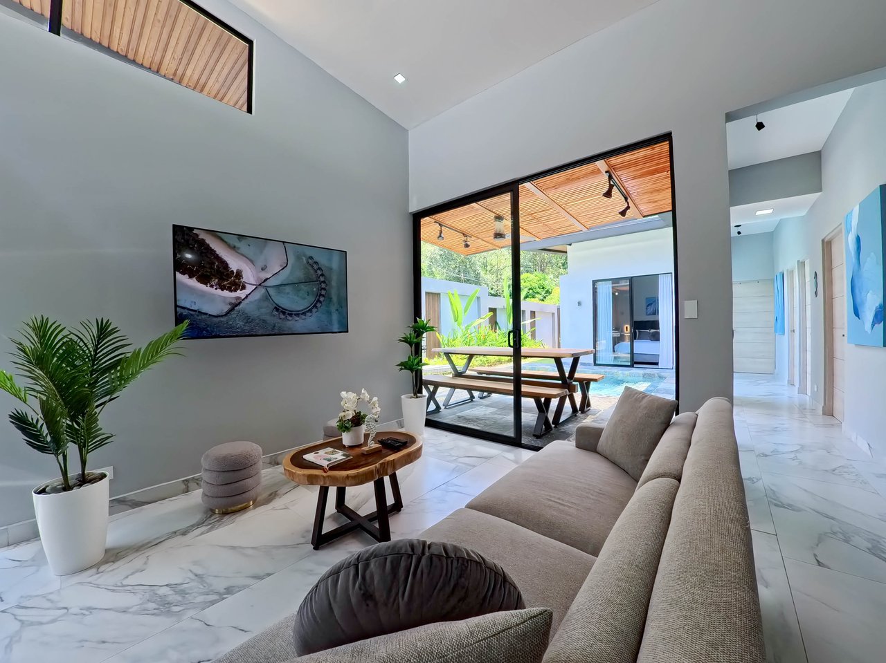 Great Location Brand New Pool House