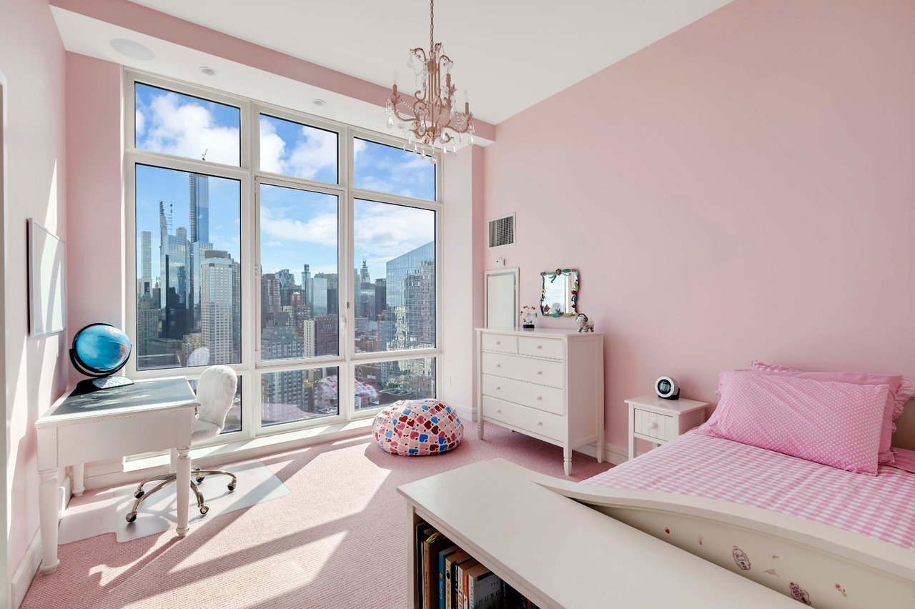 60 Riverside Boulevard, #PH-3901