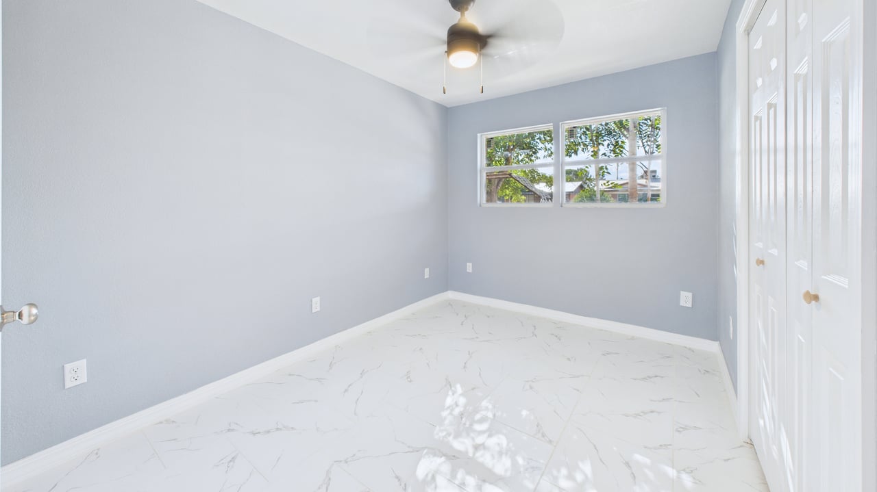 2210 Country Club Dr