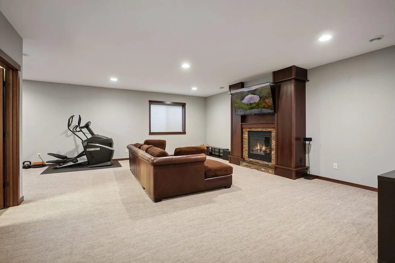 2014 Build 5 Minutes from Downtown Wayzata