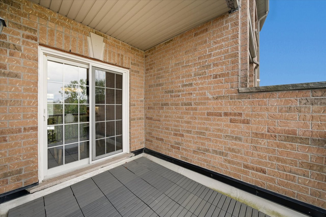 #23 - 20 Greensborough village Circ