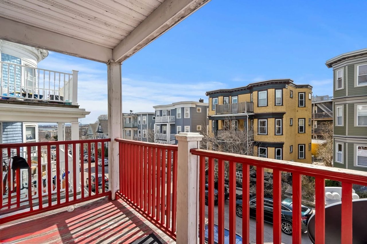 81 Sawyer Ave