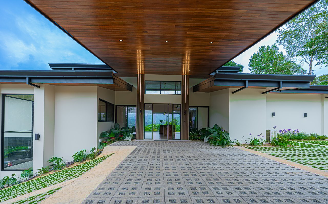 3 Bedroom Luxury Modern Tropical Home in Dominical