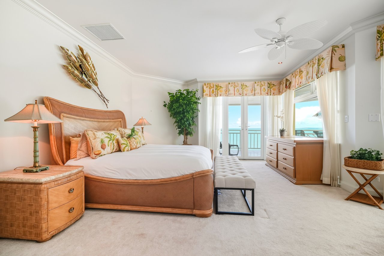 207 Beach Manor, Bayroc