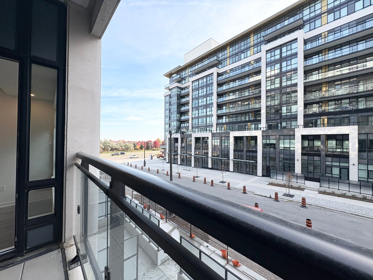 395 Dundas Street W Unit: 223