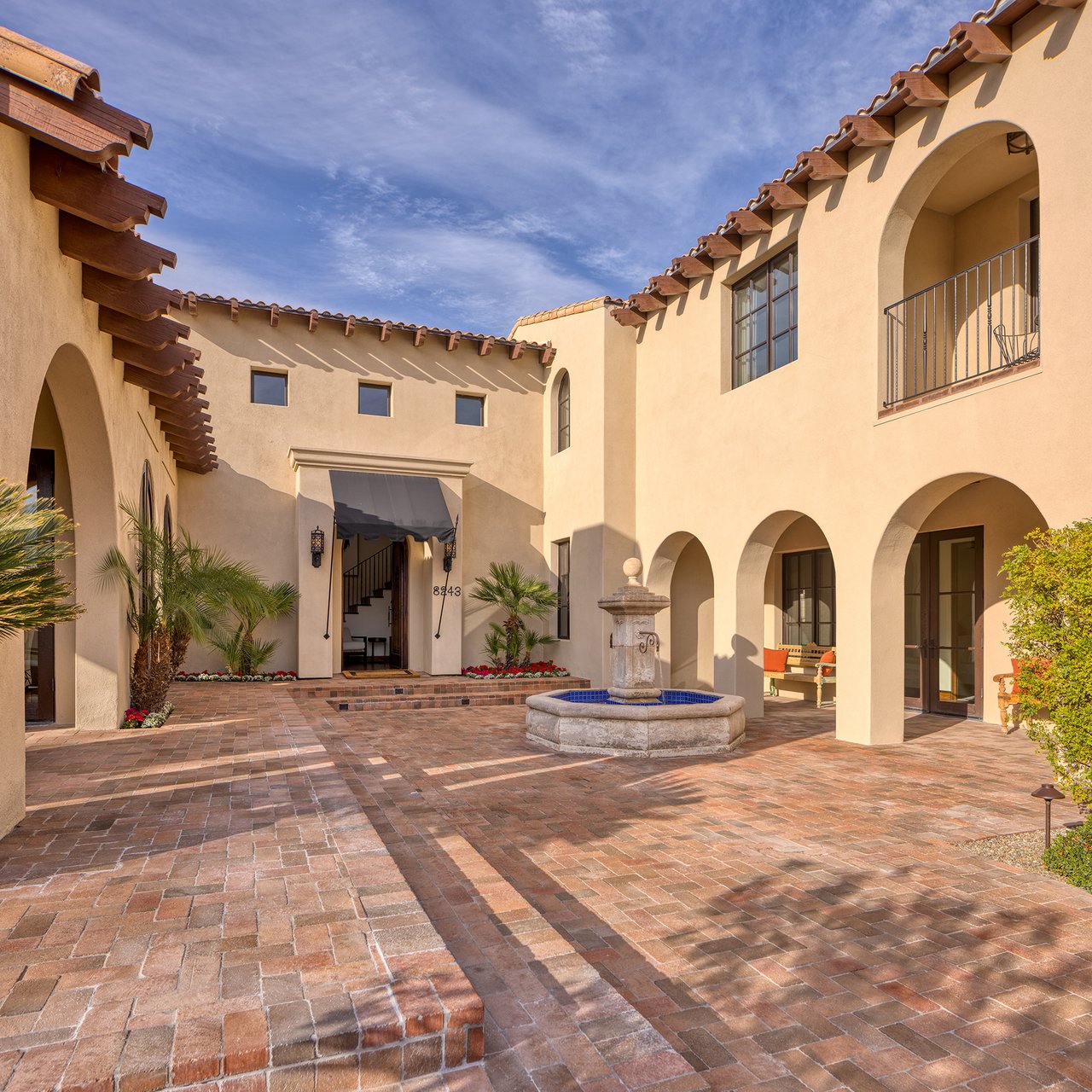 8243 N MOCKINGBIRD Lane