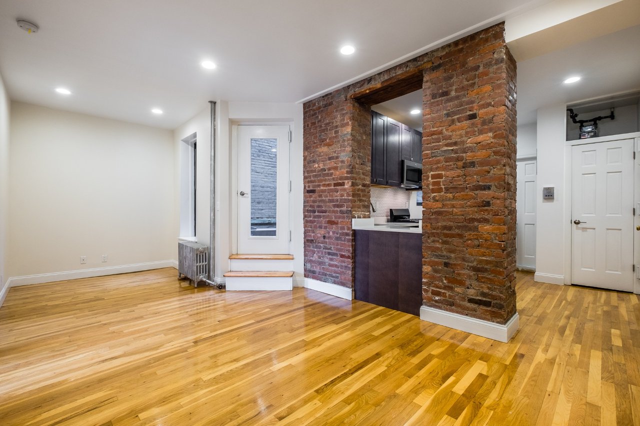 339 East 12th Street Unit: 9