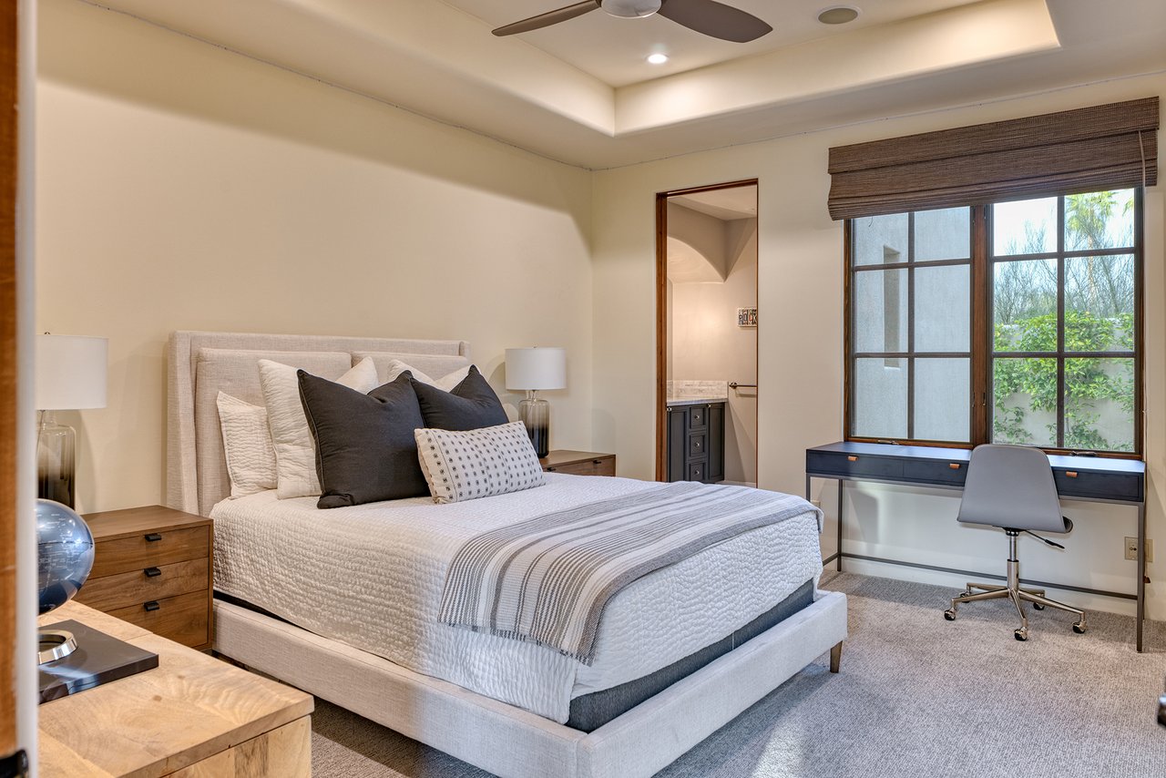 8243 N MOCKINGBIRD Lane