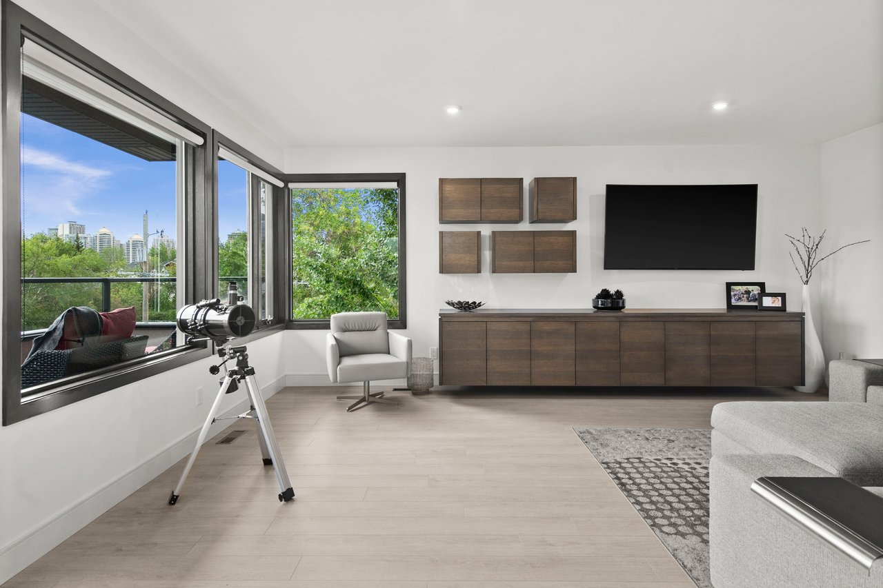 408 13 Street NW Unit: 3