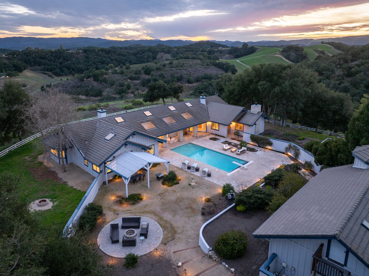 Premier Vineyard with boutique winery, estate home and farm house in Paso Robles Willow Creek AVA