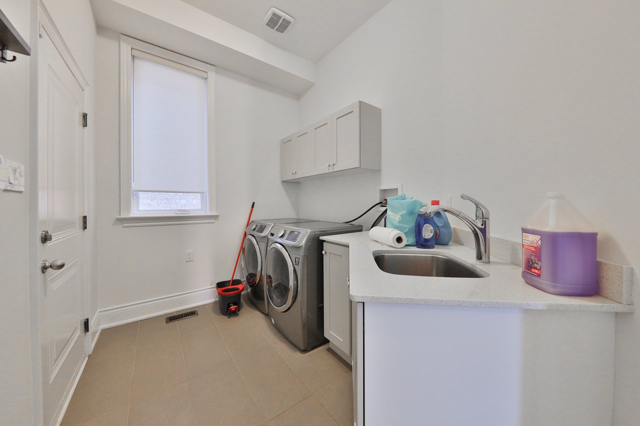 2163 Vineland Crescent, Oakville