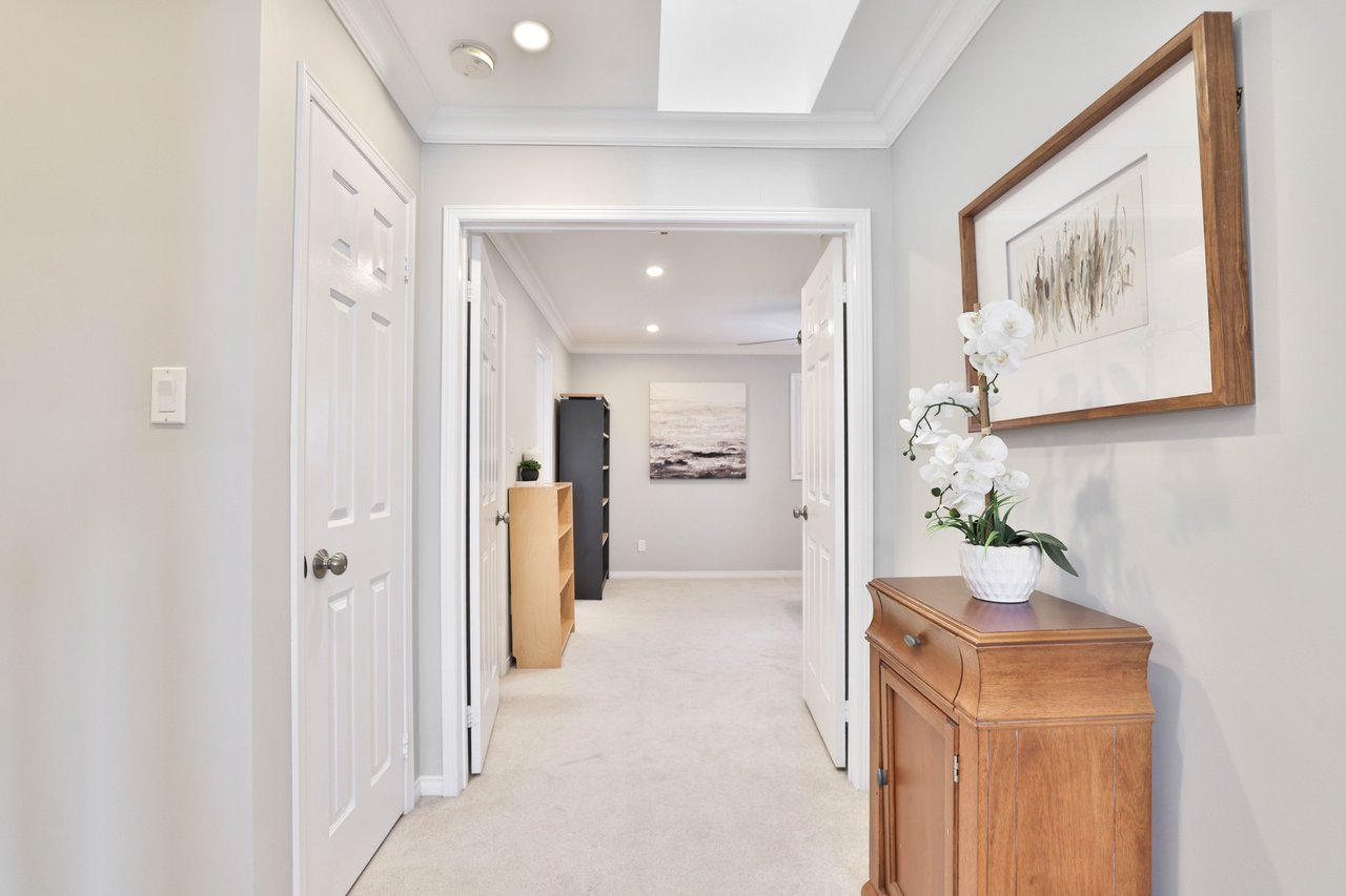 5255 Lakeshore Road 7