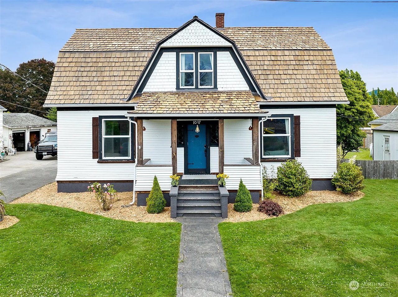 1037 Lafromboise St