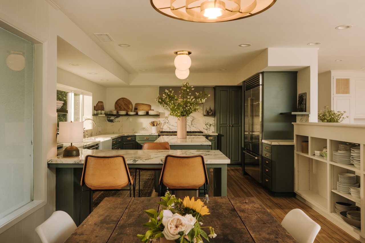 2610 Mandeville Canyon Rd