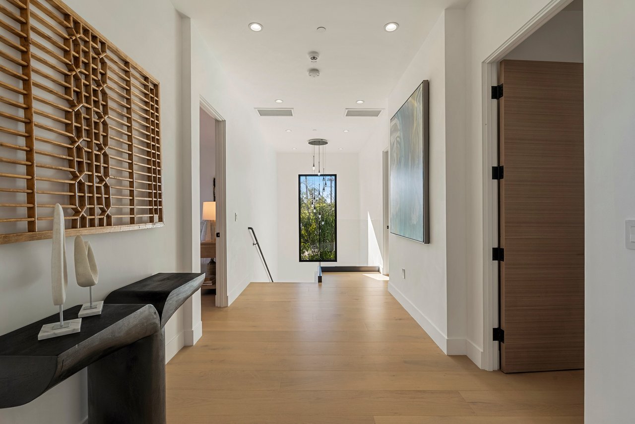 5186 Gloria Ave, Encino