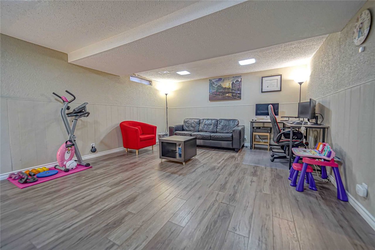 490 Elgin St N