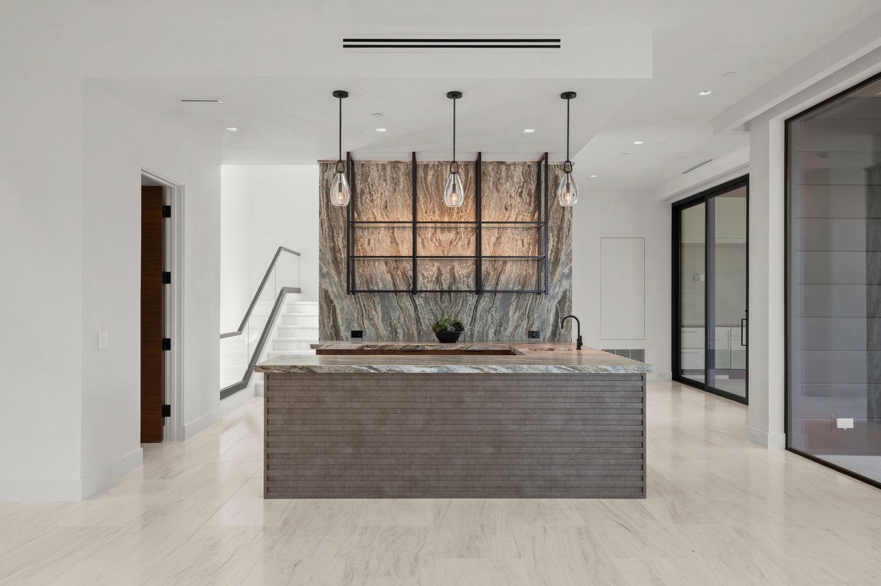 2503 Westlake Dr #301