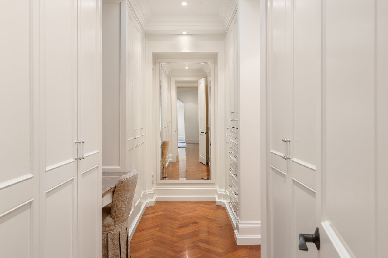 1081 Argyle Drive, Oakville