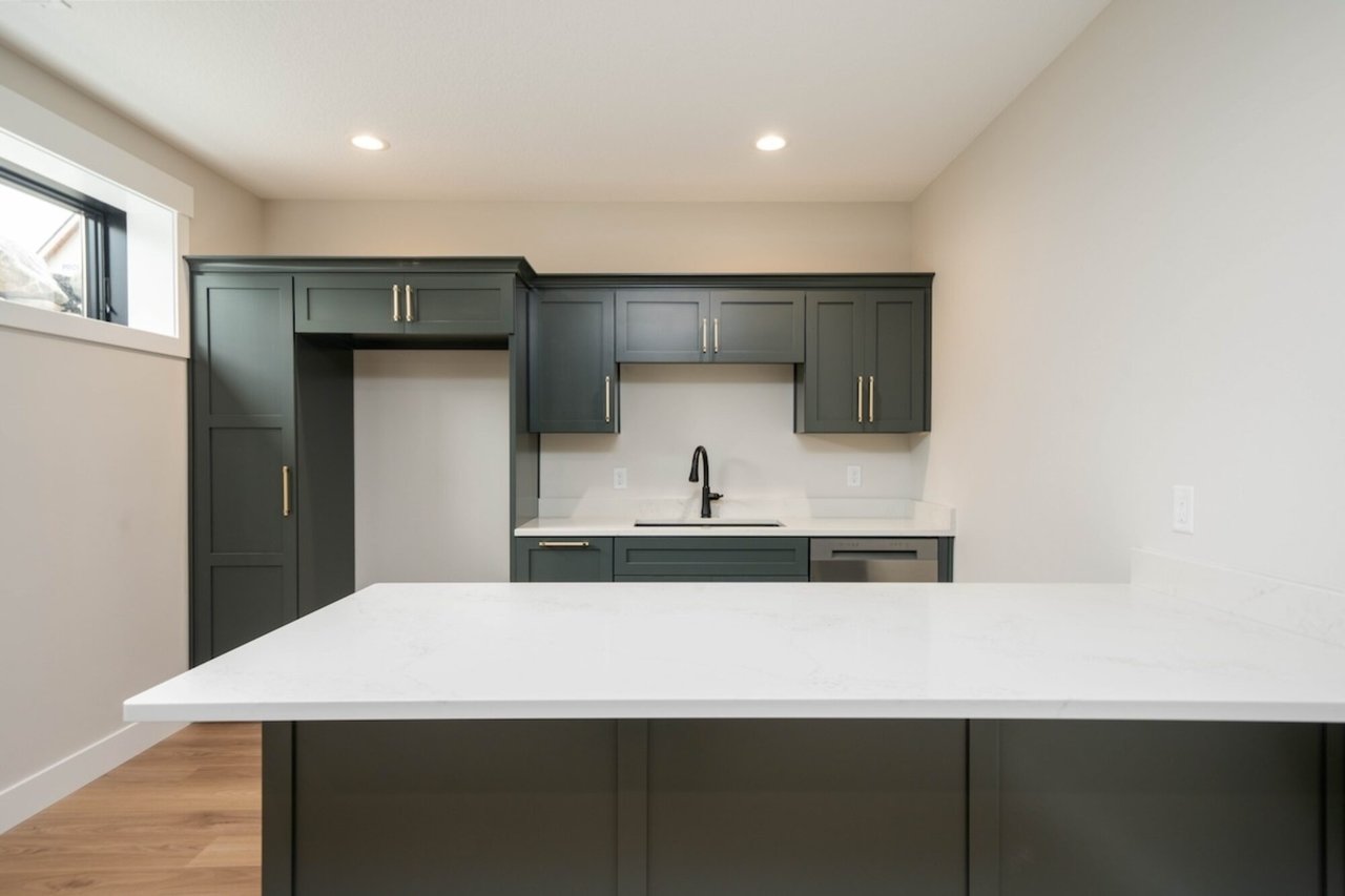 137 W Basalt Dr