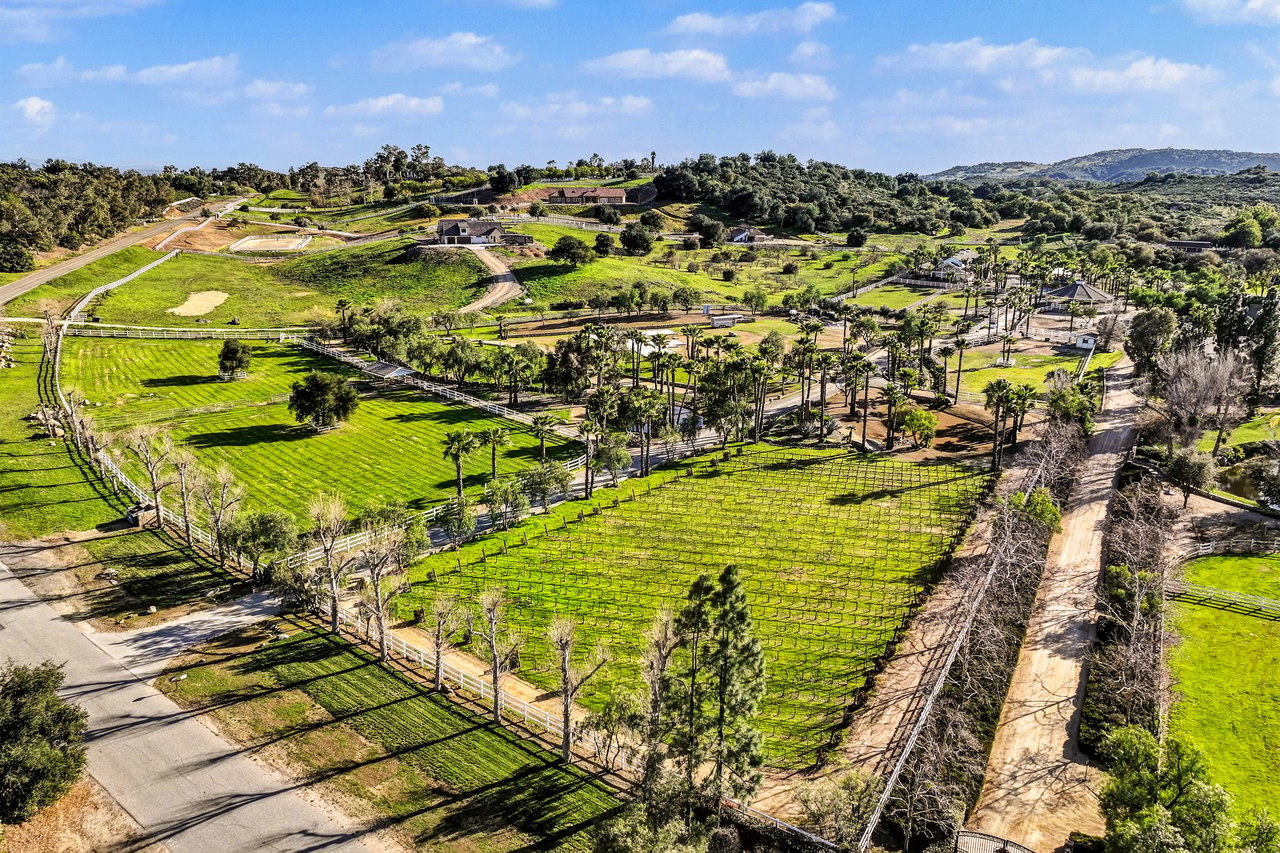 40801 Avenida La Cresta