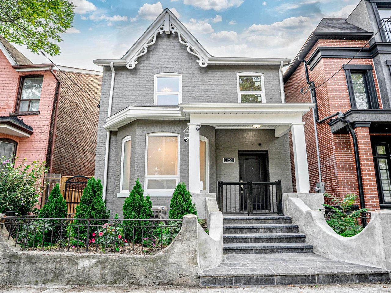 290 Bathurst St