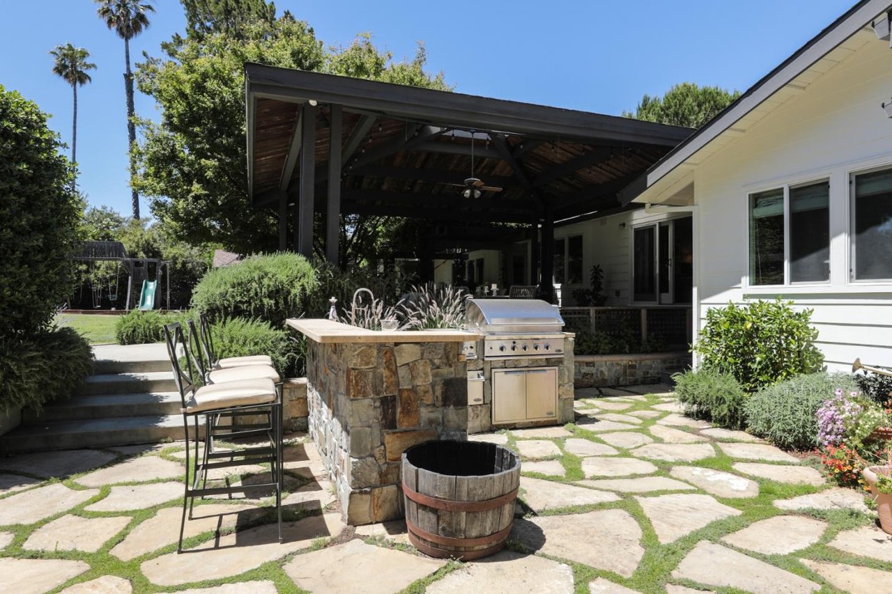 285 Ridgeway Rd