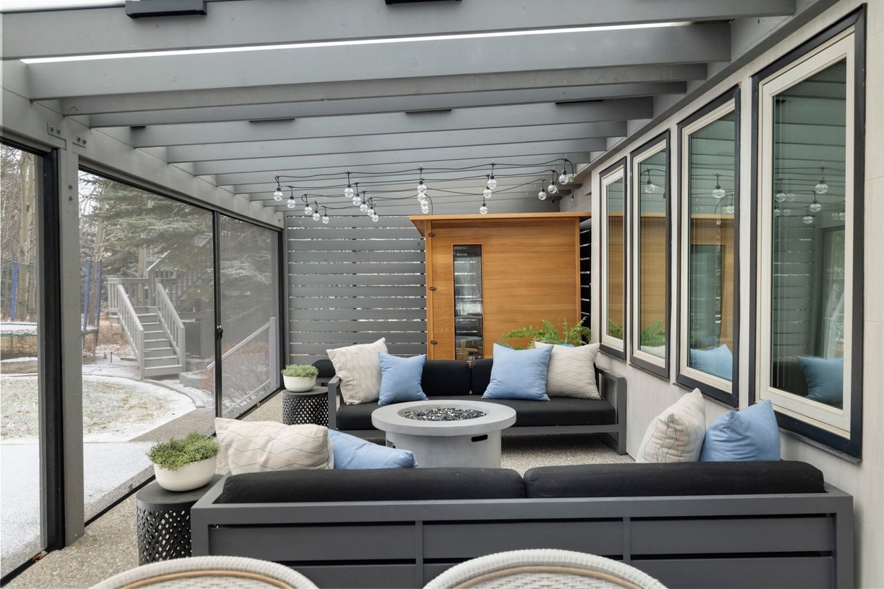 19 Bearspaw Ridge Crescent