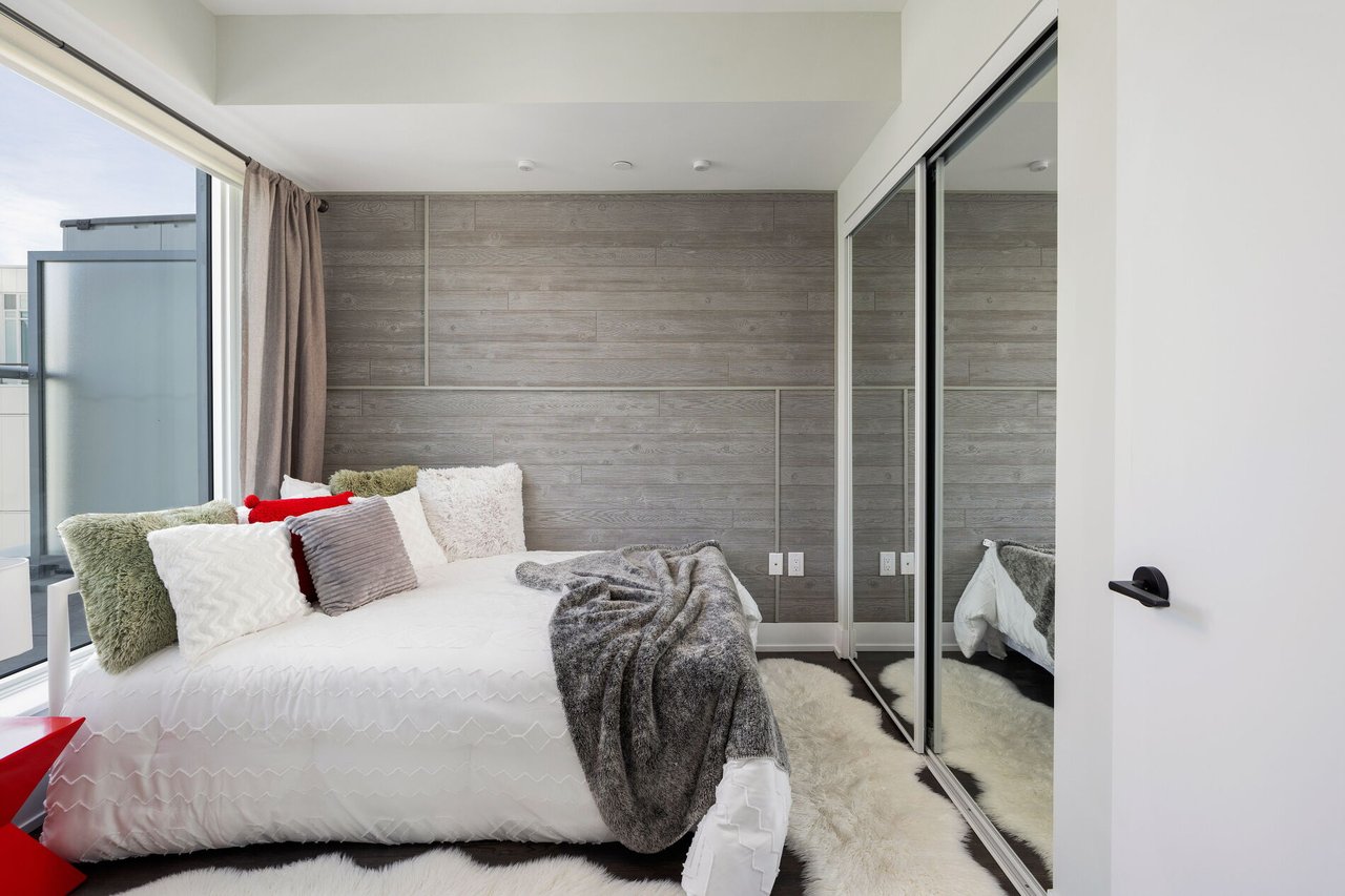 720-2450 Old Bronte Road Unit: 720