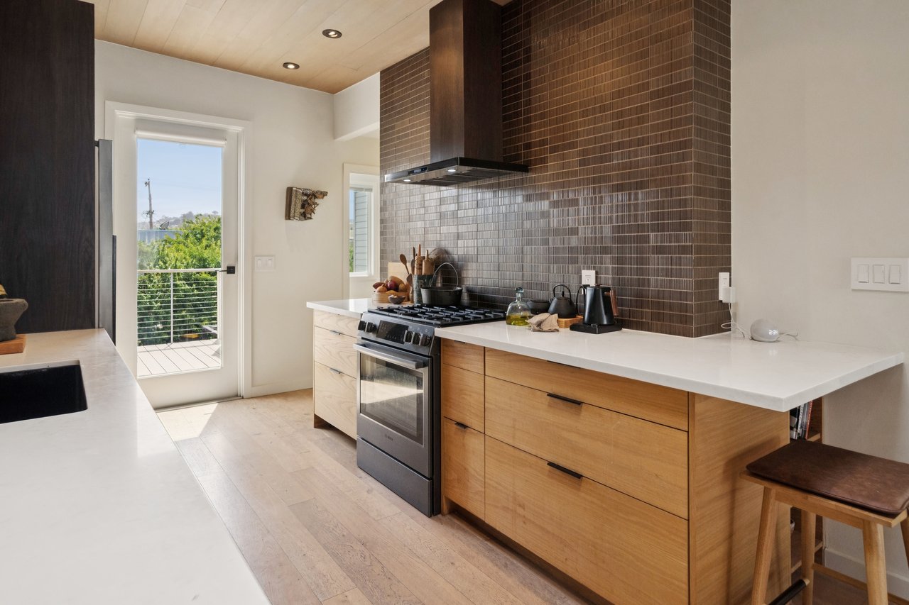 1515 Van Dyke Avenue