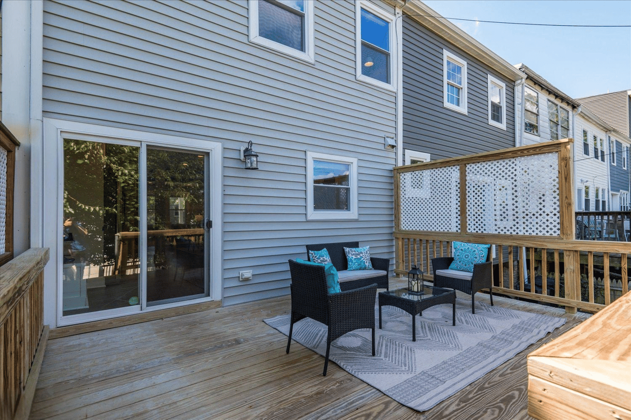 613 Longfellow St NW