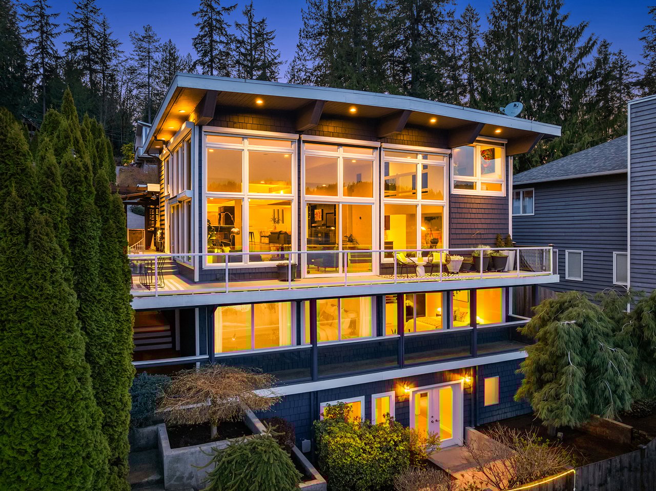 MODERN LAKE VIEW MASTERPIECE