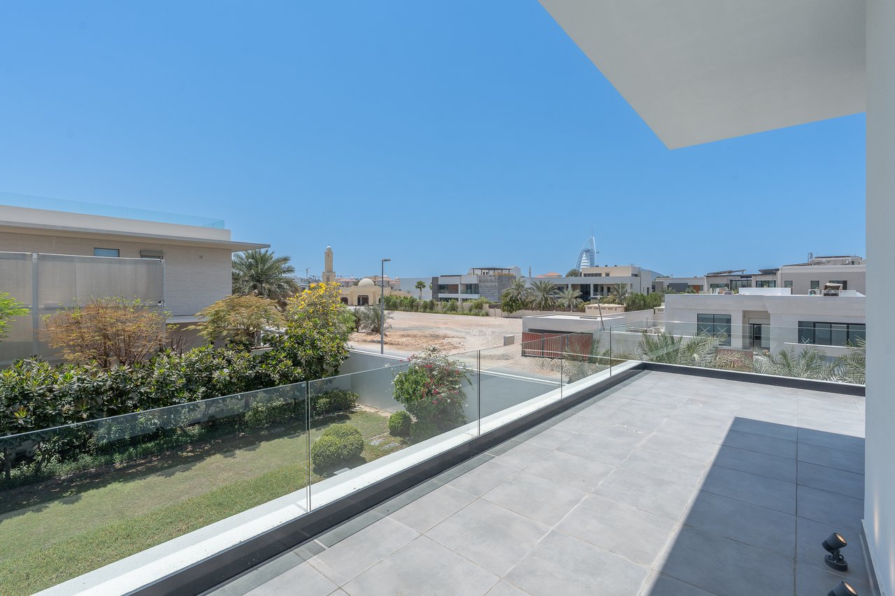 Umm Al Sheif Villa