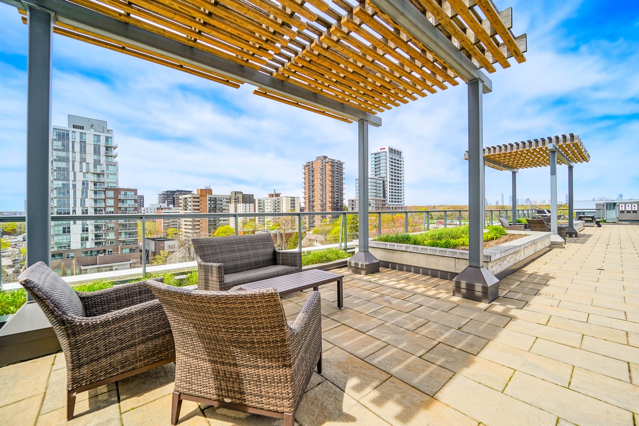1 Hurontario St 308