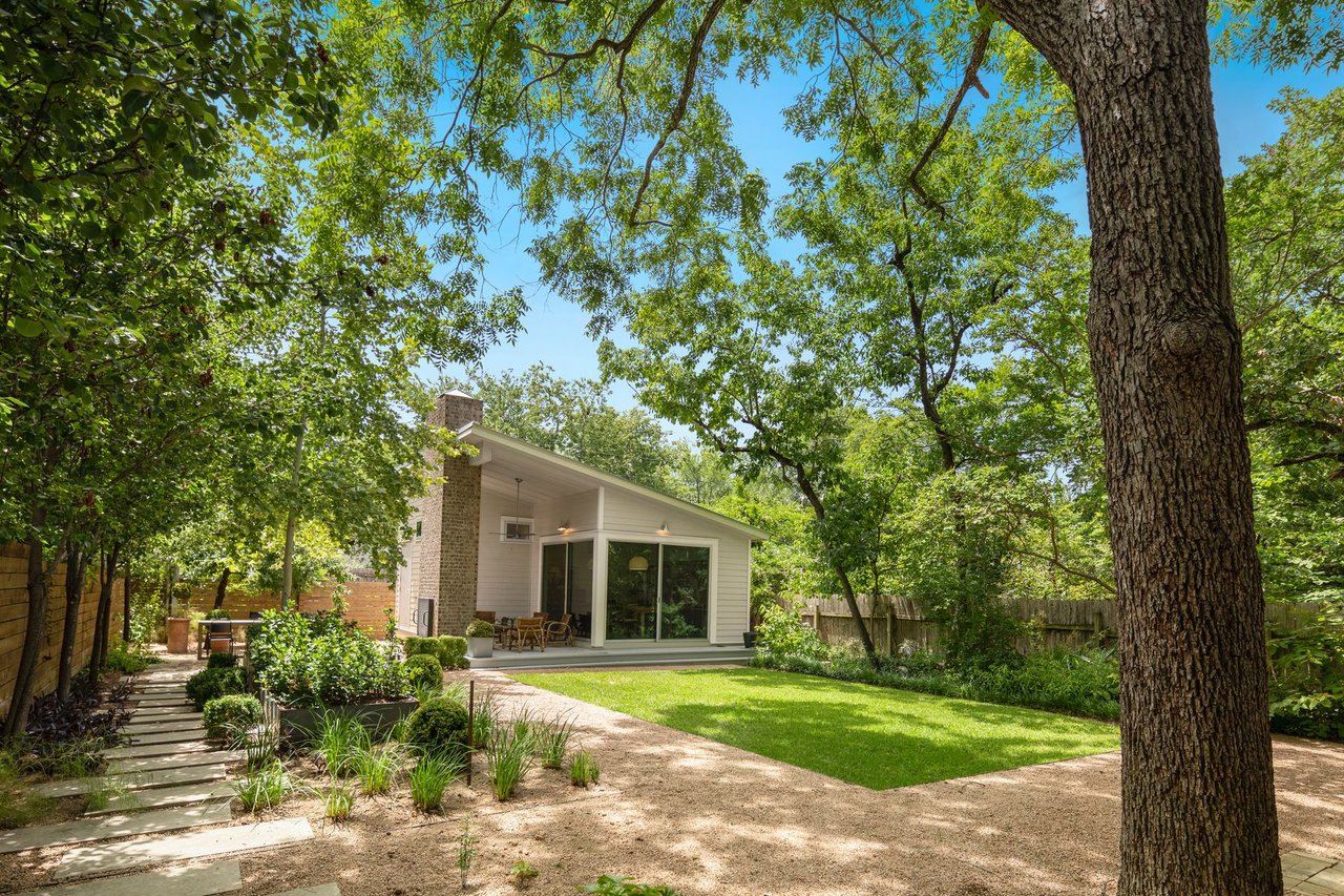 The Clarkesville Manor