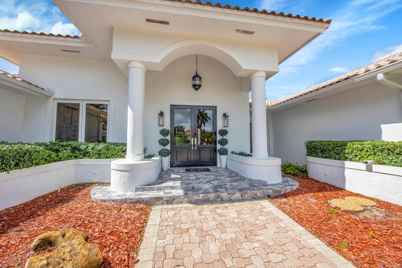 Palmetto Bay Perfection: Spacious, Serene, Stunning