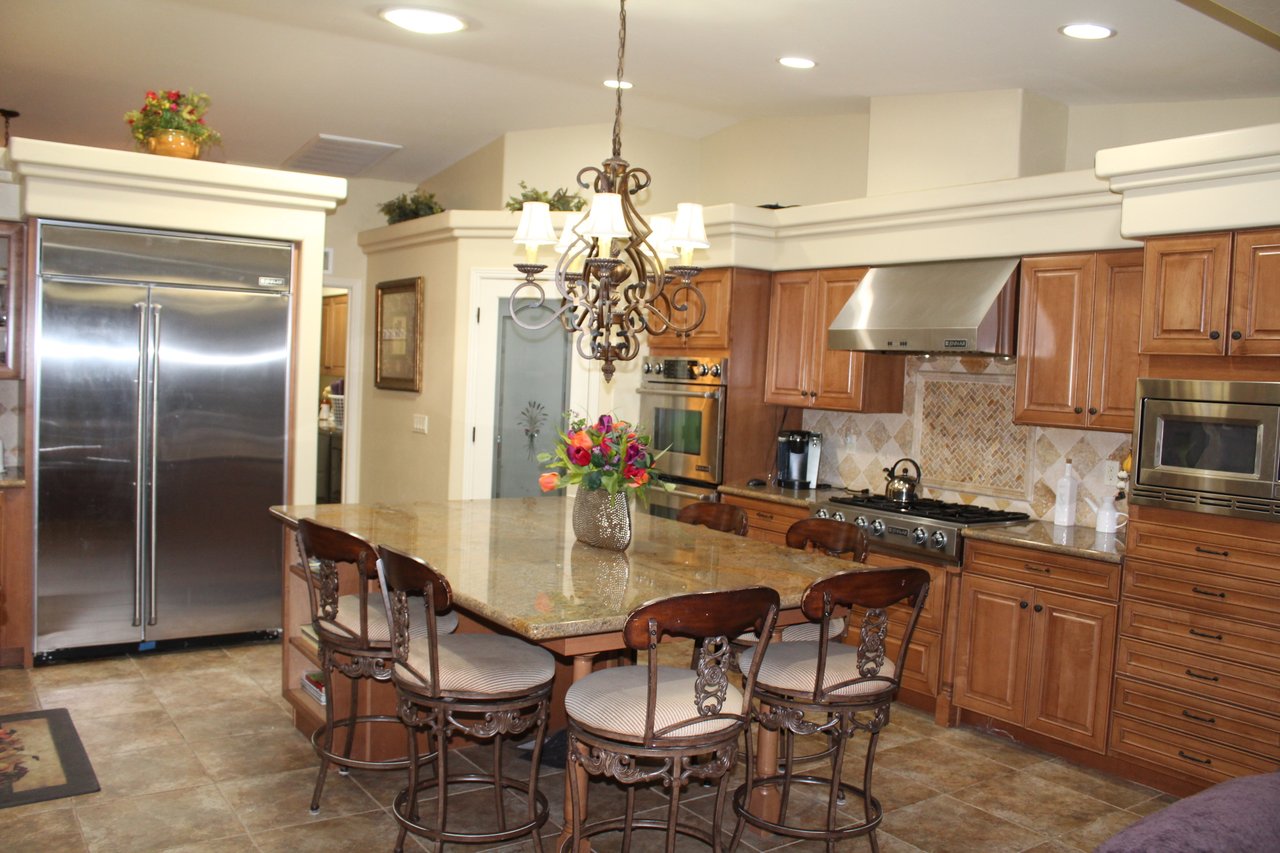 2562 Beverly Glen Dr. 