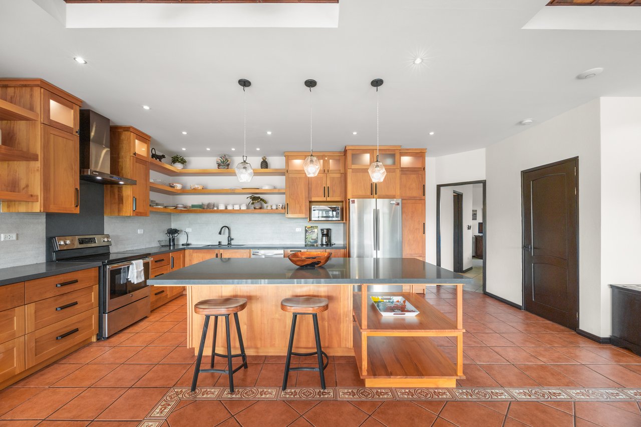 Casa Mimosa | Versatile Luxury Retreat Just 3 Minutes from Flamingo Beach