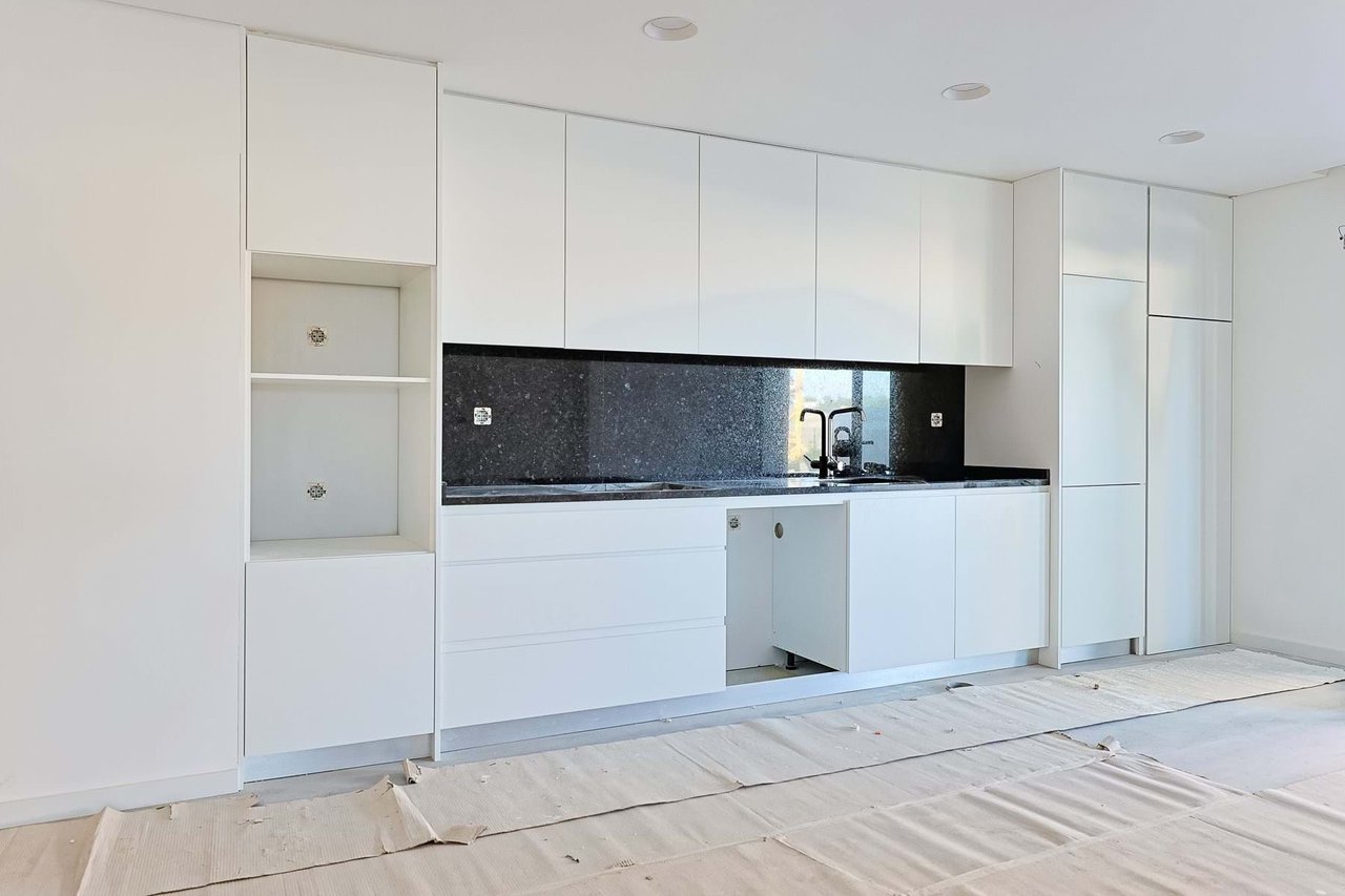 Modern 1-Bedroom Apartment in Camarate, Loures