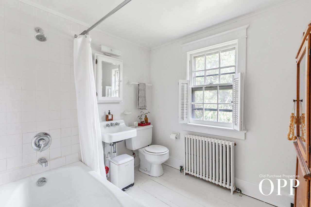 Early Bellport Charm Close to Everything