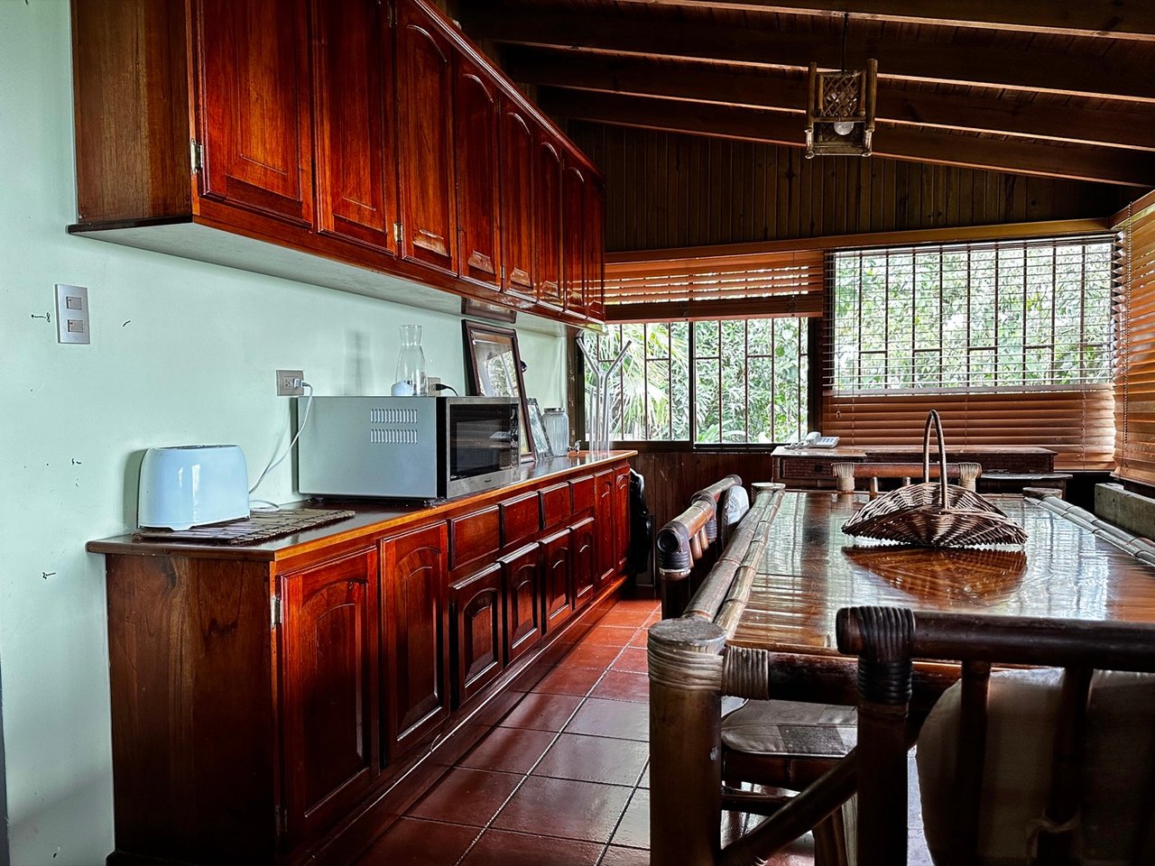Strategically Located Property with Panoramic Views and Development Potential in Tinamastes