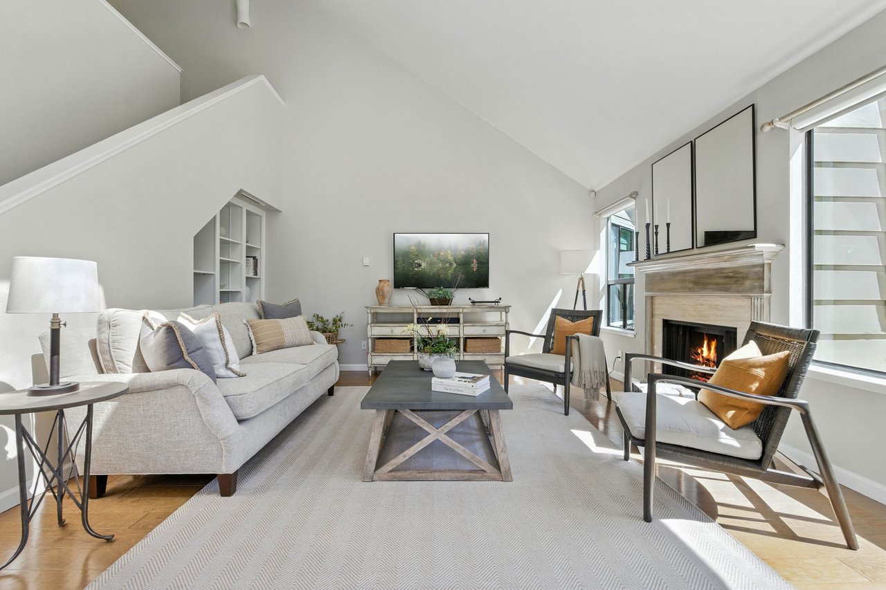 1090 Shoreline Drive