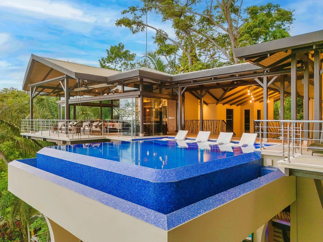 Vista Hermosa, Lucrative Contemporary Estate