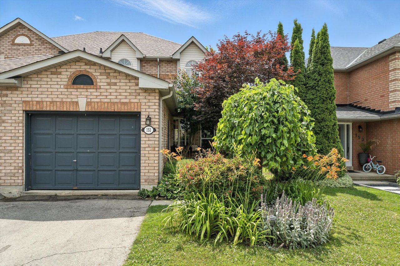 151 Mowat Cres