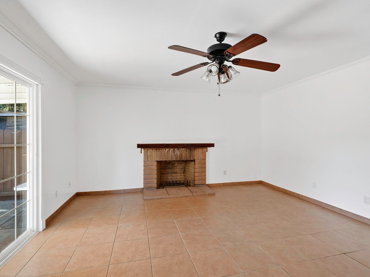844 Cedarwood Ln